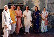 George Harrison visiting Vrindavana, India... click to enlarge